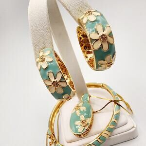 Aqua Enamel Daisy Jewelry Set Gold Tone Bangle Earrings Pendant Necklace VTG